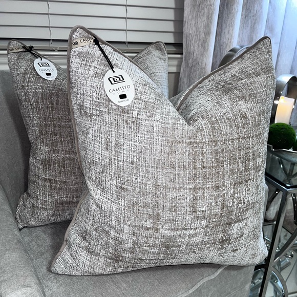 1-NWT CALLISTO HOME VELVET WEAVE DESIGN DECORATIVE
THROW PILLOWS - Picture 14 of 17